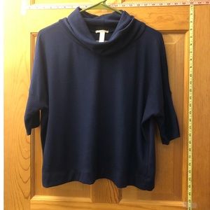 Navy short sleeve loose turtleneck sweater